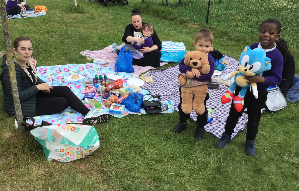 Sunny smiles and teddy bear fun! 🧸☀️ Our nursery families came together for a joyful picnic on the field—snacking, dancing, and playing games all afternoon. What a wonderful way to end this half term! 💛🌿 #TeddyBearPicnic #EYFS #EarlyYears