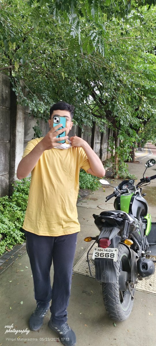 vreshrk's tweet photo. @PCcityPolice pls take action. Riding on the footpath without helmet. https://t.co/2gx7N0rPnz