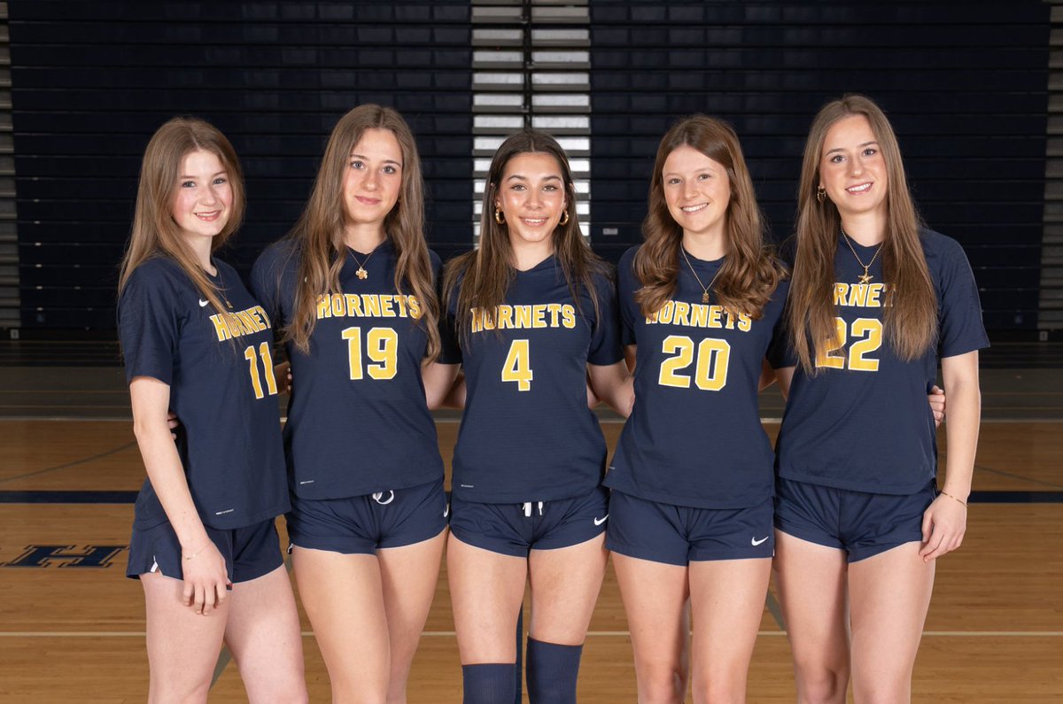 SalineGSoccer's tweet photo. Happy last day of school to our seniors!! ๐โฝ๏ธ #foreverahornet https://t.co/460ZfSArfD