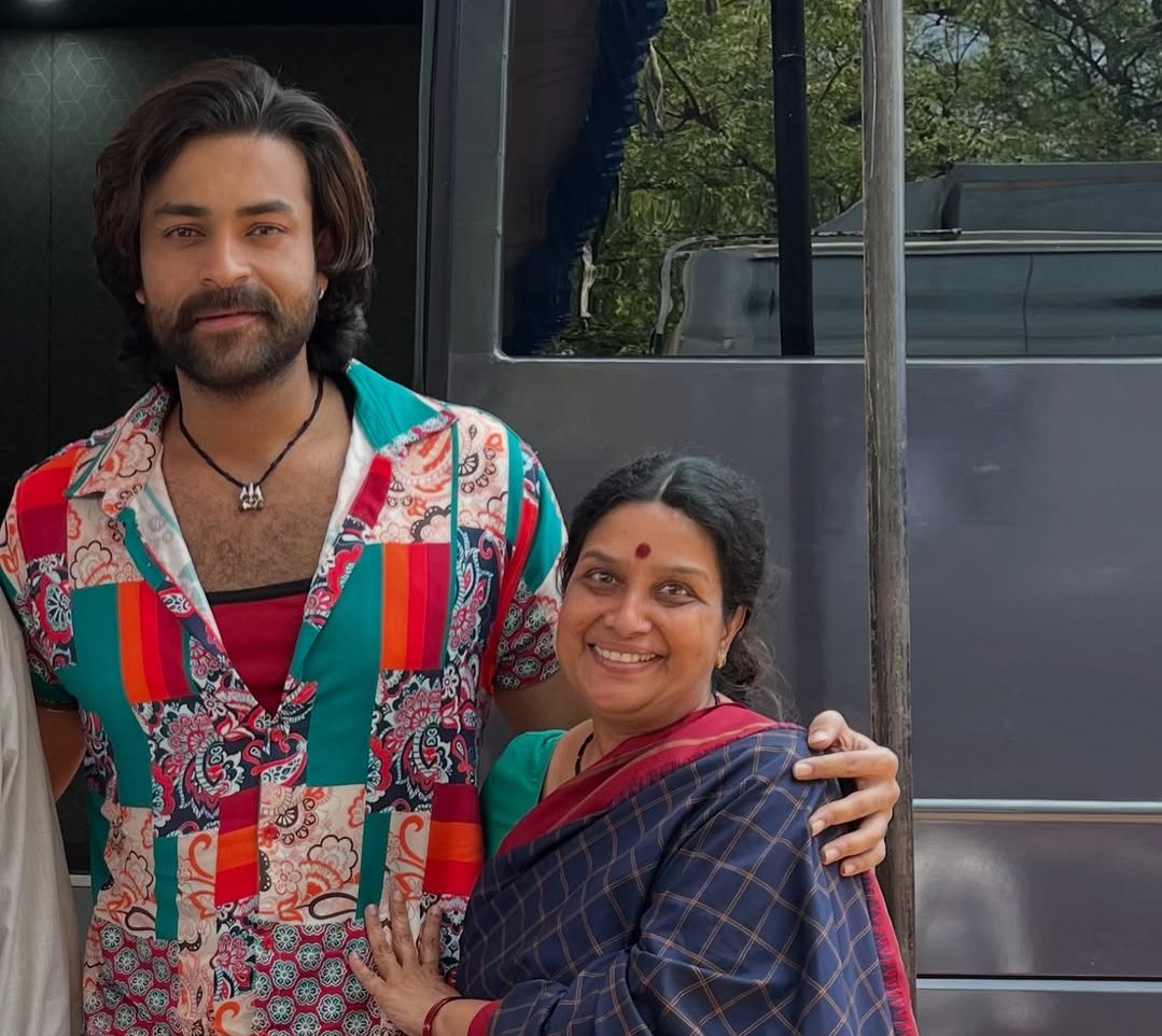 Movies4uOfficl's tweet image. #VarunTej look from #VT15

A film by Merlapaka Gandhi!