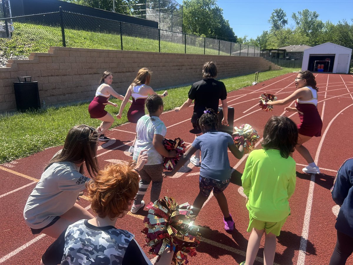 Maplewood Elementary (@maplewoodelemen) on Twitter photo Field Day fun! We had a great time at our annual field day! Our Maple Leafs worked hard! Thanks <a href="/TonkaNation/">Tonka Nation</a> for hosting! #MWFAMILY Field Day fun! We had a great time at our annual field day! Our Maple Leafs worked hard! Thanks <a href="/TonkaNation/">Tonka Nation</a> for hosting! #MWFAMILY