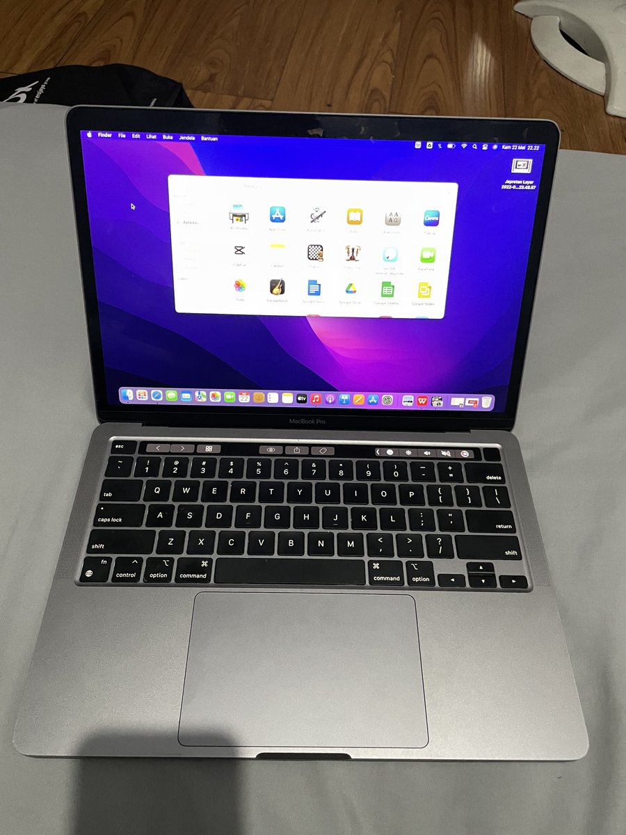 paksambo's tweet photo. wts macbook pro m2 ex ibox
body 98%
8/256
bh96 
cc117 rendah 
lok jakut klp gading 
price 12,5 nego
#wtsmacbook #jualmacbook https://t.co/MpAwgffJvn