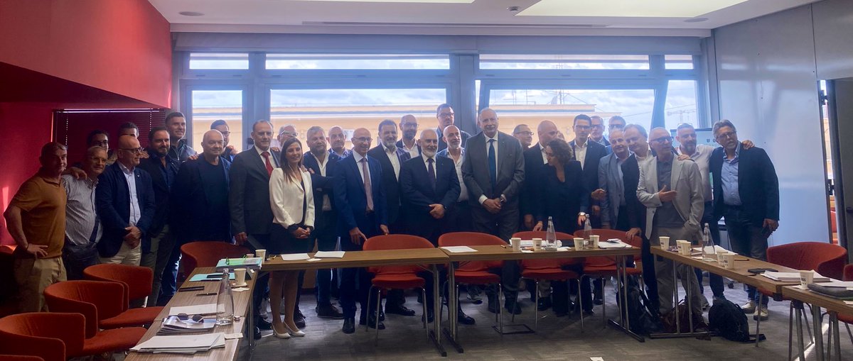 #23maggio 🗣️ Contratto delle Ferrovie e di Gruppo Fs, il Segretario Generale <a href="/FitCisl/">Fit-Cisl Nazionale</a> <a href="/salvopellecchia/">Salvatore Pellecchia 🇮🇹🇪🇺</a>:  “Rinnovo frutto di impegno costante e responsabilità condivisa di tutte le parti coinvolte"

🤝 Grazie alla collaborazione tra organizzazioni sindacali, <a href="/mitgov_it/">Ministero delle Infrastrutture e dei Trasporti</a>,
