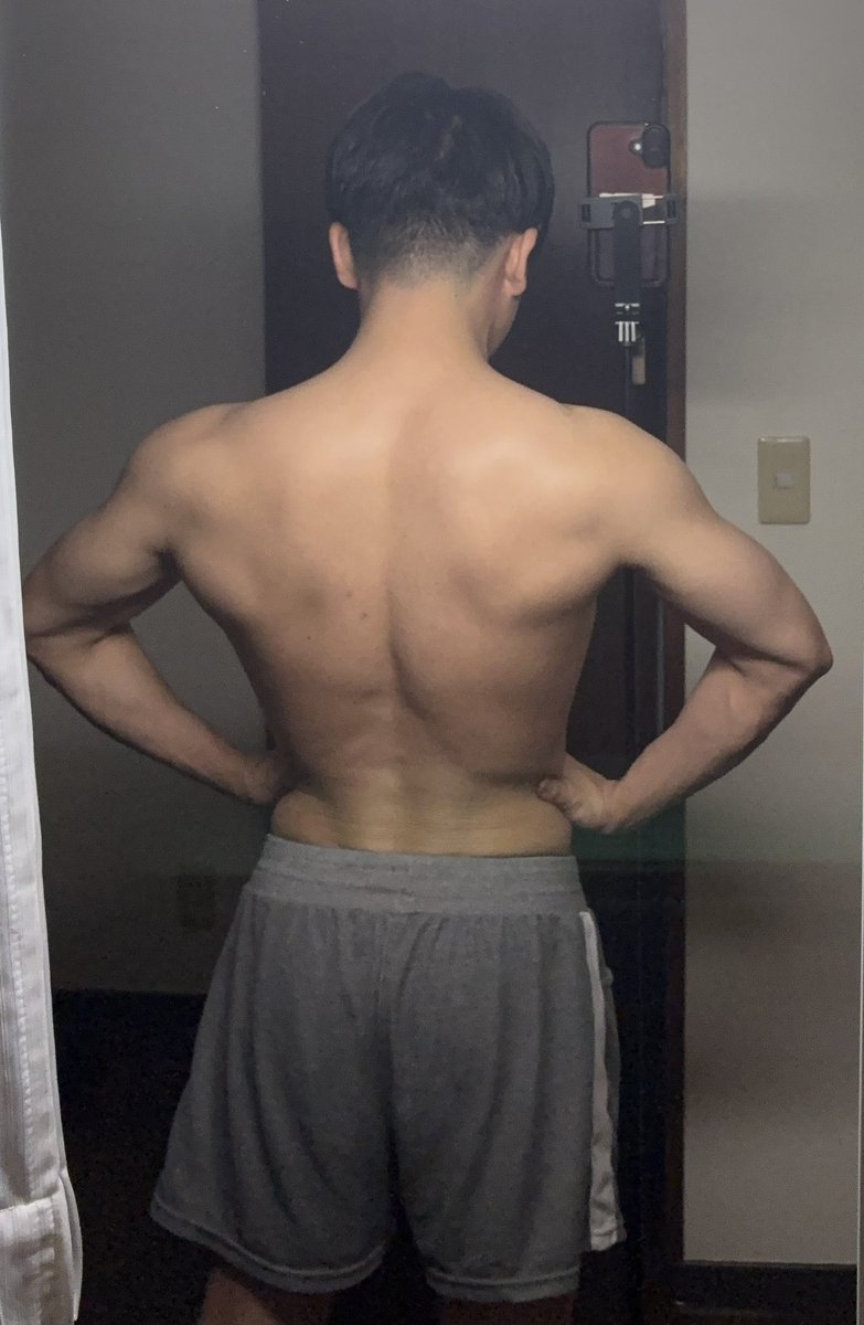 今日の家トレは背中と腹！

思うような筋トレが出来なかったけど、目標に向かって継続！

これから筋トレの方、もう終わった方、お疲れ様です！