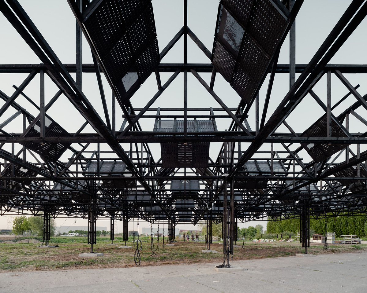 designboom's tweet image. dark skies sonic pavilion suspends sound system over crowd at horst arts & music festival designboom.com/architecture/d…