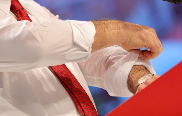 ozgurozeliletsm's tweet photo. Özgürlüğünü aldılar. Sosyal medya hesabını yasakladılar. İstanbul’da fotoğrafının, sesinin kullanılmasını bile yasakladılar.

Yaz sıcağında kollarınızı sıvarken bile onu hatırlayacaksınız. https://t.co/nASbzGw8ot