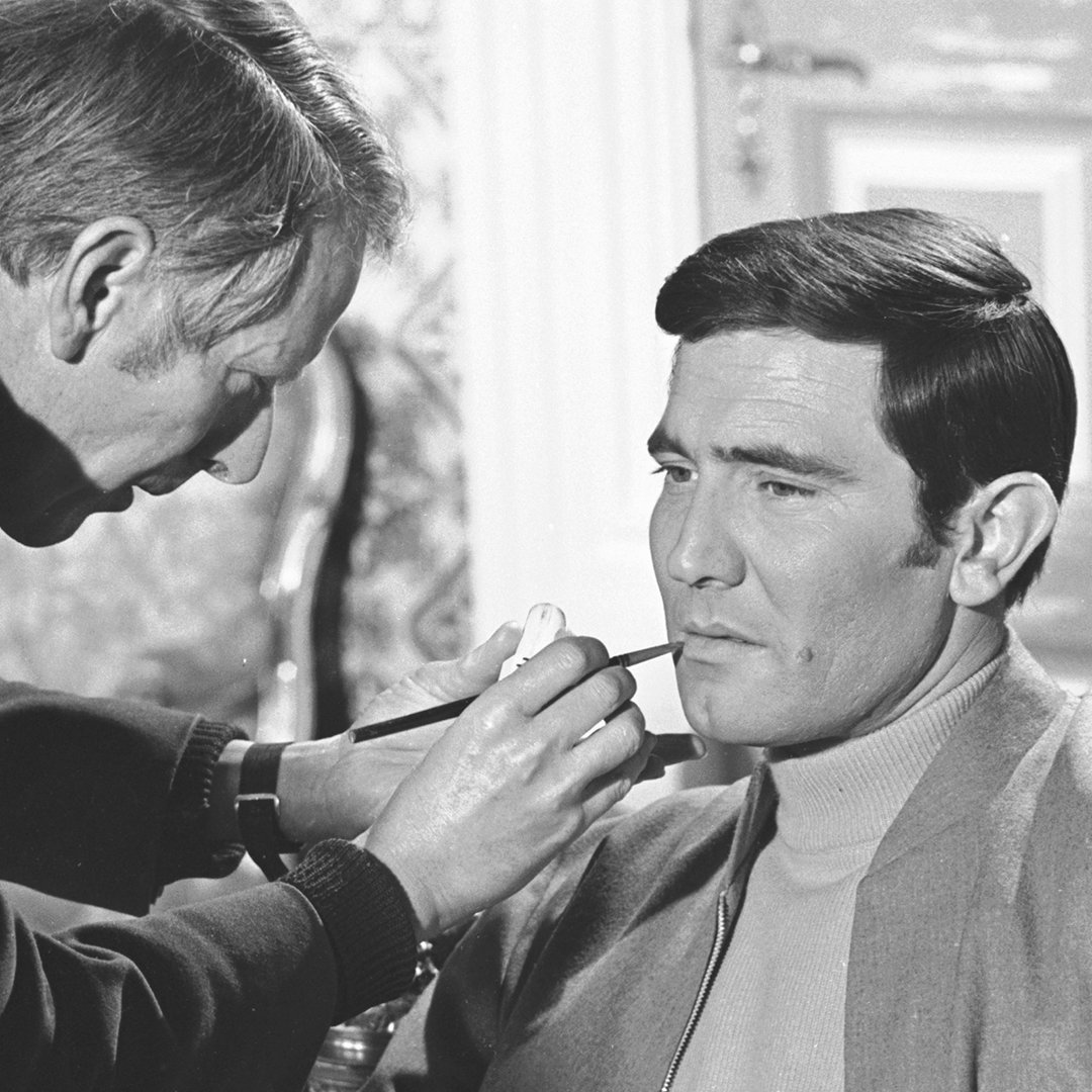 007 tweet picture