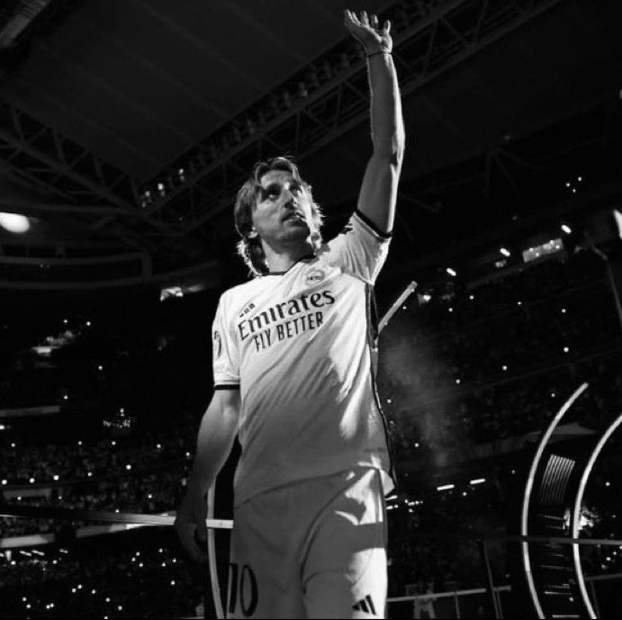 YashRMFC's tweet photo. You have to win the CWC for Modrić and give him a winning send-off. @XabiAlonso, @KMbappe, @vinijr, @RodrygoGoes, @BellinghamJude, @fedeevalverde, @atchouameni, @Camavinga, @10ardaguler, @Brahim, @TrentAA, @DeanHuisen, @ToniRuediger, @RaulAsencio7, @Frangarcia_11 https://t.co/Ciaf4WmlGa
