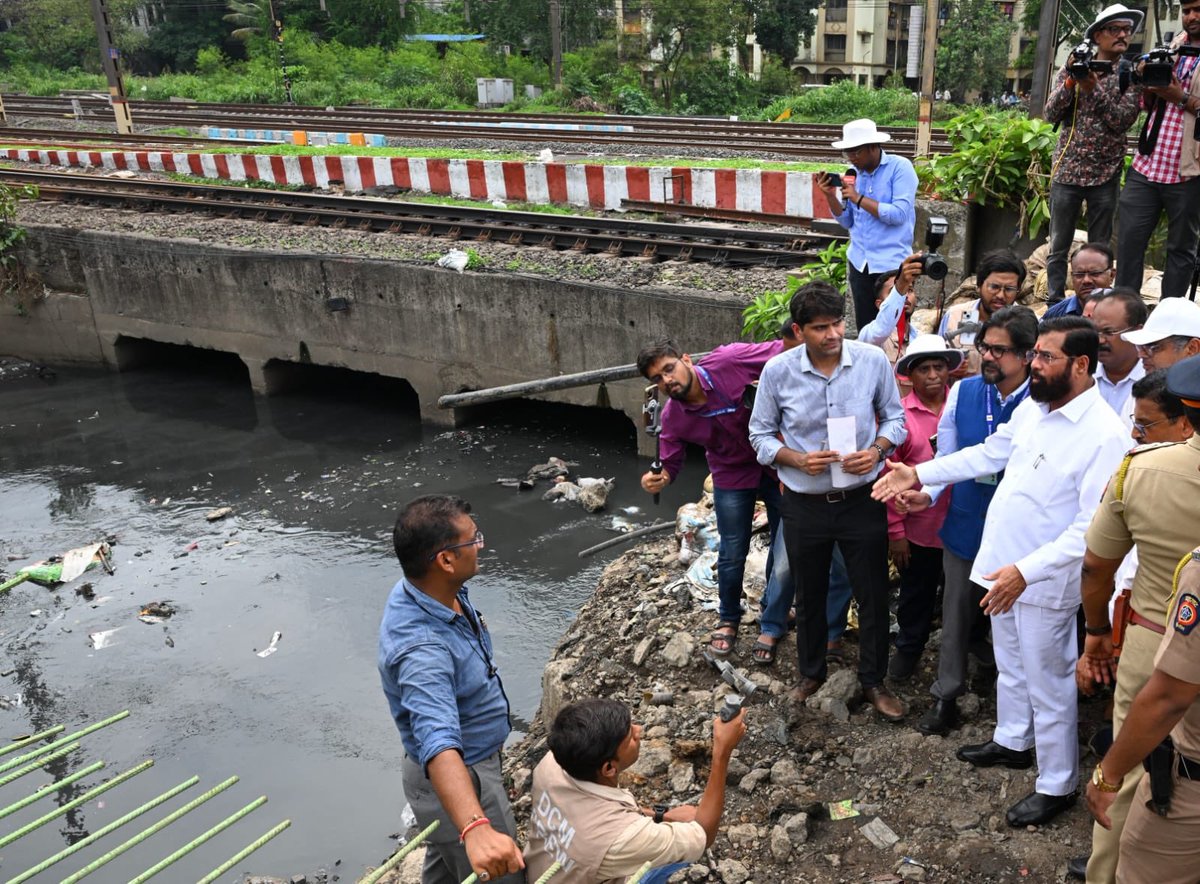 Richa Pinto (@richapintoi) on Twitter photo Maharashtra deputy CM Eknath Shinde with civic officials at the inspection of pre monsoon works in the city today. Pic by <a href="/sanjayhTOI/">sanjay hadkar</a> Maharashtra deputy CM Eknath Shinde with civic officials at the inspection of pre monsoon works in the city today. Pic by <a href="/sanjayhTOI/">sanjay hadkar</a>