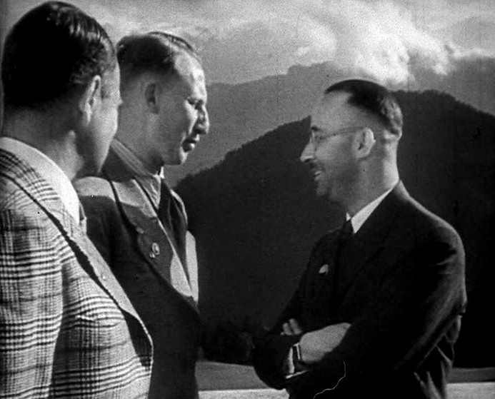 Heinrich Himmler committed suicide in British custody 80 years ago today. The Nazi politician and military leader was responsible for overseeing the Holocaust among other Nazi atrocities. This was the news of his death on film: ow.ly/aiYm50VWjZX