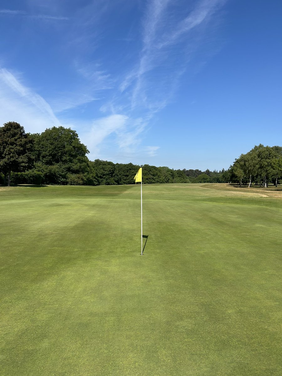 indigrowgary's tweet photo. Out in sunny Buckinghamshire earlier this week, course looks spot on as always, absolute quality putting surfaces
@indigrowuk #growththroughinnovation #butwhereisit #firmandfast https://t.co/3JoWyOUQHJ