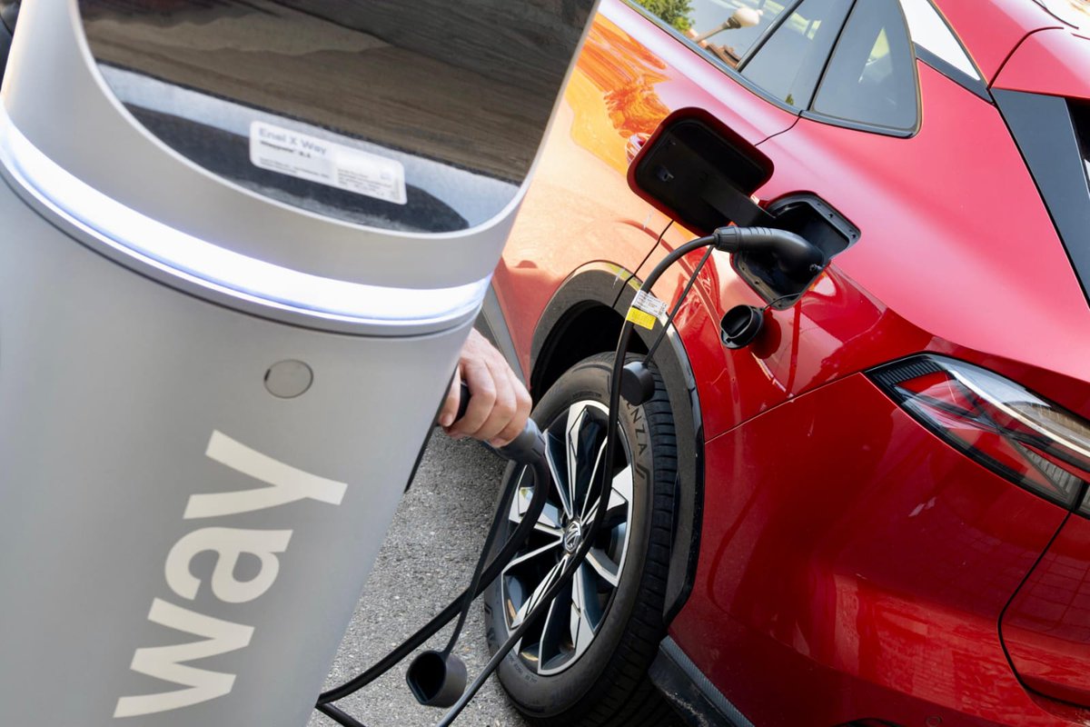 Gobierno de Aragón (@gobaragon) on Twitter photo 🔌🚗 <a href="/GobAragon/">Gobierno de Aragón</a> impulsa la movilidad eléctrica con la instalación de 43 estaciones de recarga.
♻️ La iniciativa permite alimentar 55 vehículos de forma simultánea y refuerza el compromiso con una movilidad sostenible, moderna y accesible.
🔗 f.mtr.cool/fnpdmxrnnv 🔌🚗 <a href="/GobAragon/">Gobierno de Aragón</a> impulsa la movilidad eléctrica con la instalación de 43 estaciones de recarga.
♻️ La iniciativa permite alimentar 55 vehículos de forma simultánea y refuerza el compromiso con una movilidad sostenible, moderna y accesible.
🔗 f.mtr.cool/fnpdmxrnnv
