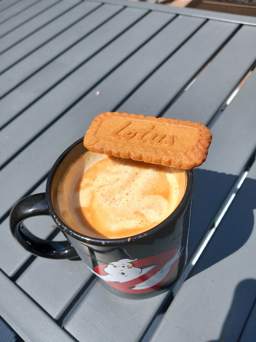 LFPRODUCTIONS's tweet photo. #Sunshine  #Coffee  #Lotusbiscuit #OMG  #weekendpeople #Enjoy 🙏 #LF https://t.co/vIgYqX16R5