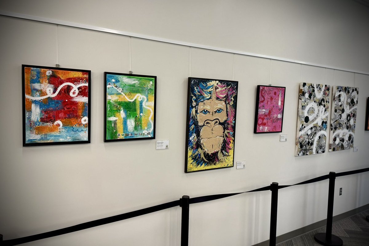 jonaleesearcey's tweet photo. I love the opportunity to showcase my hobby with students @MaplewoodElemen in @NKCSchools Principals paint too!! ❤️ https://t.co/MVo7Q1Tqo7