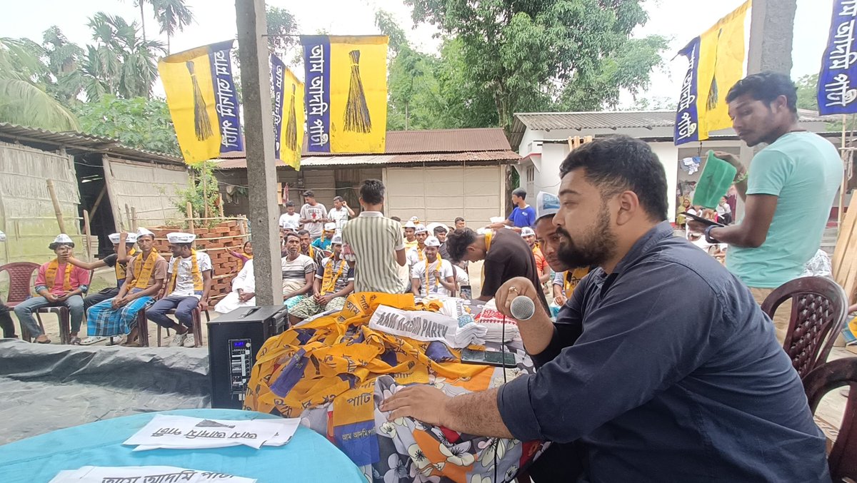AAP gears up for BTC elections in Assam! Over 300 people join Aam Aadmi Party at Alukhunda VCDC in Chirang district.

#AAPAssam #BTCElections2025 #PoliticsOfWork