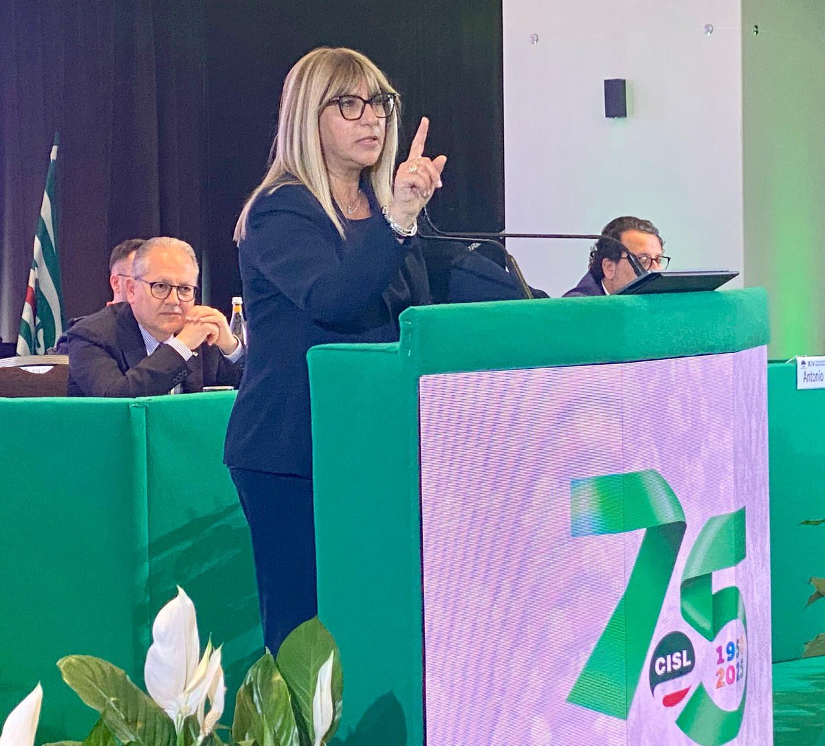 CislNazionale's tweet photo. #DanielaFumarola a Bari: “Tocca ancora a noi far sì che la partecipazione diventi un’opportunità di crescita economica e culturale in ogni singola azienda, in ogni singolo territorio. Dobbiamo puntare alla costruzione di un modello di relazioni nuovo, inclusivo che rafforzi la concertazione, la corresponsabilità, il dialogo. Valori indispensabili per affrontare le sfide dell’economia globale, della transizione produttiva, dell’intelligenza artificiale”.