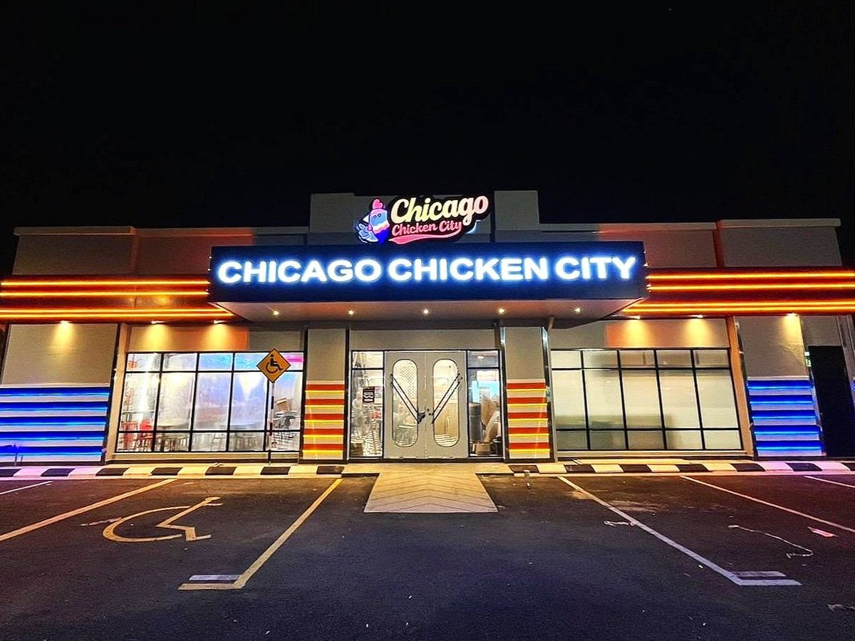 Kalau kat Pahang, antara hypermarket paling popular: TMG.

And 3,4 tahun lepas, TMG decide untuk jump into F&amp;B industry.

Diorang jual apa?

AYAM GORENG.

Brand apa?

Chicago Chicken City !