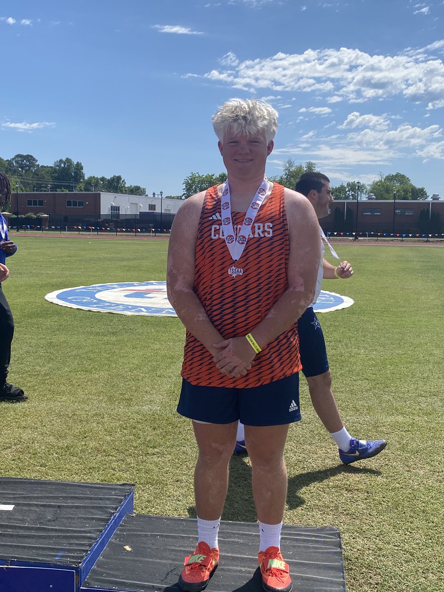 dchs_track&field tweet media