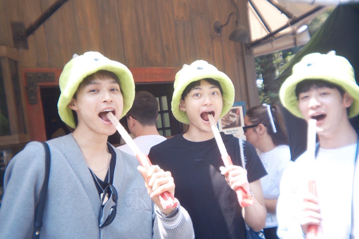 この前四人でお忍び弾丸ディズニー行ったんだ(お忍びできなかったけど