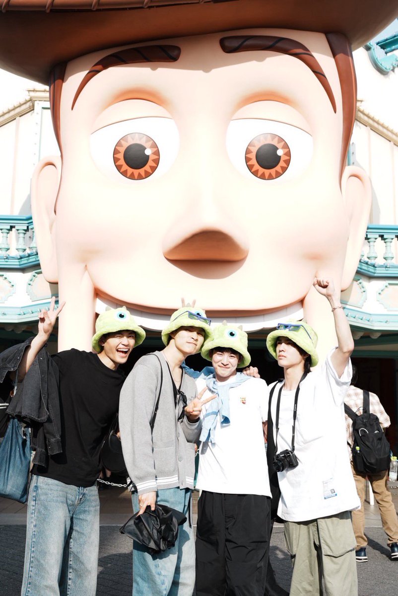 この前四人でお忍び弾丸ディズニー行ったんだ(お忍びできなかったけど