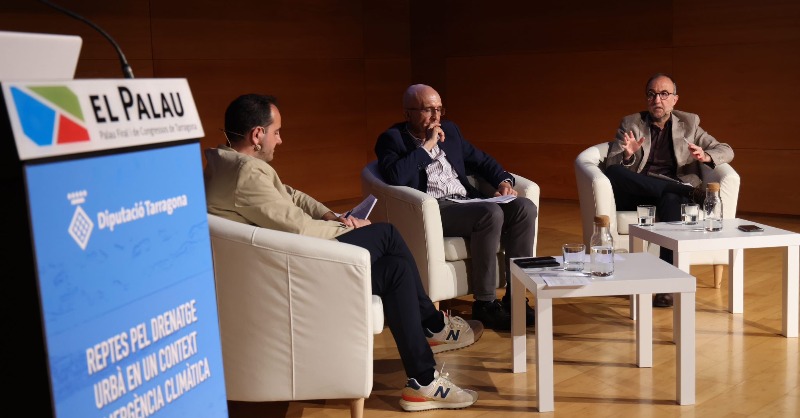 Veolia_Cat's tweet photo. Avui, a Tarragona, amb @Dipta_cat i @ematsa, reflexionem sobre els reptes climàtics i normatius que impacten en els sistemes de drenatge urbà, amb les experiències de diferents agents del sector.