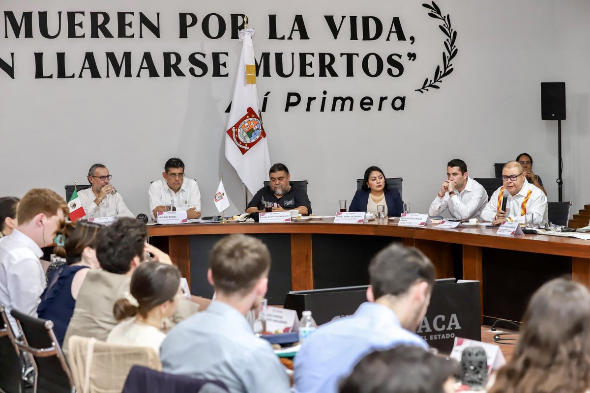 RaulRuizRobles's tweet photo. Por primera vez, un gobierno estatal recibe al cuerpo diplomático más amplio de la @UEenMexico. Oaxaca se convierte en epicentro de diálogo sobre desarrollo con justicia, cooperación y alianzas con la academia. https://t.co/yy7L3yE7BI