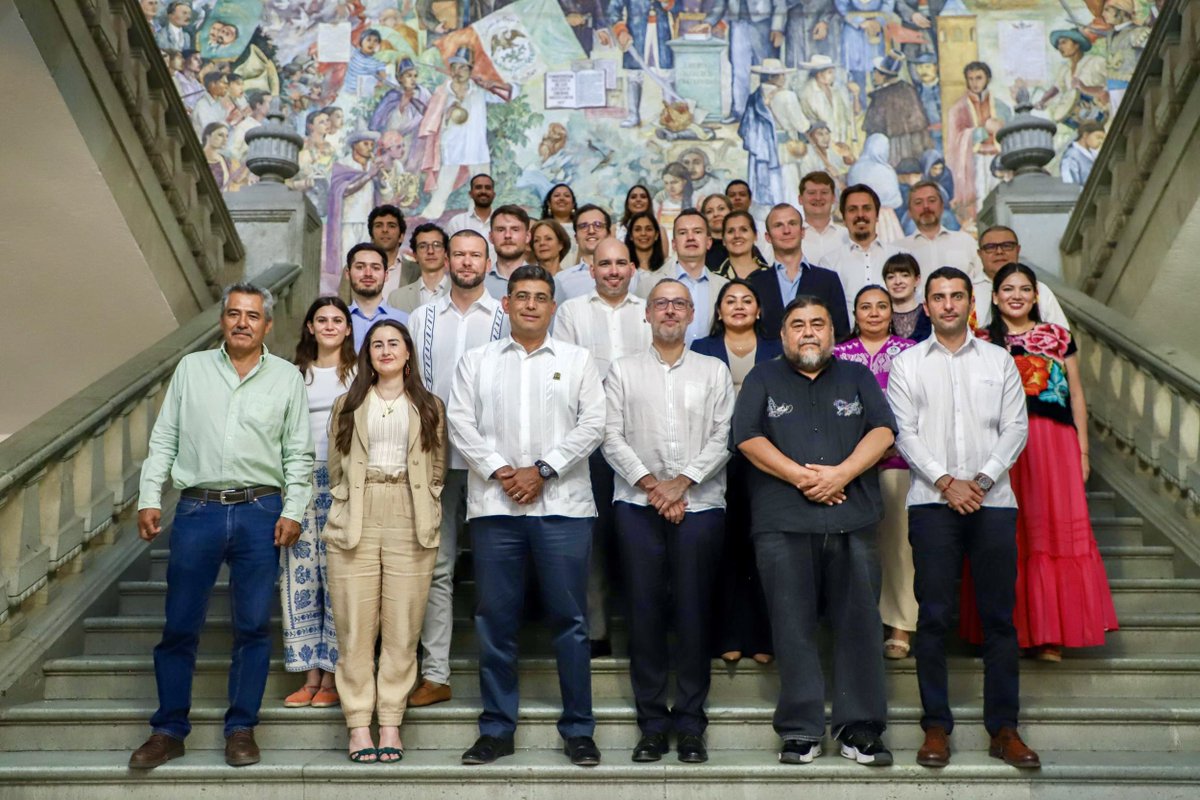 Por primera vez, un gobierno estatal recibe al cuerpo diplomático más amplio de la <a href="/UEenMexico/">Unión Europea en México 🇪🇺🇲🇽</a>. Oaxaca se convierte en epicentro de diálogo sobre desarrollo con justicia, cooperación y alianzas con la academia.