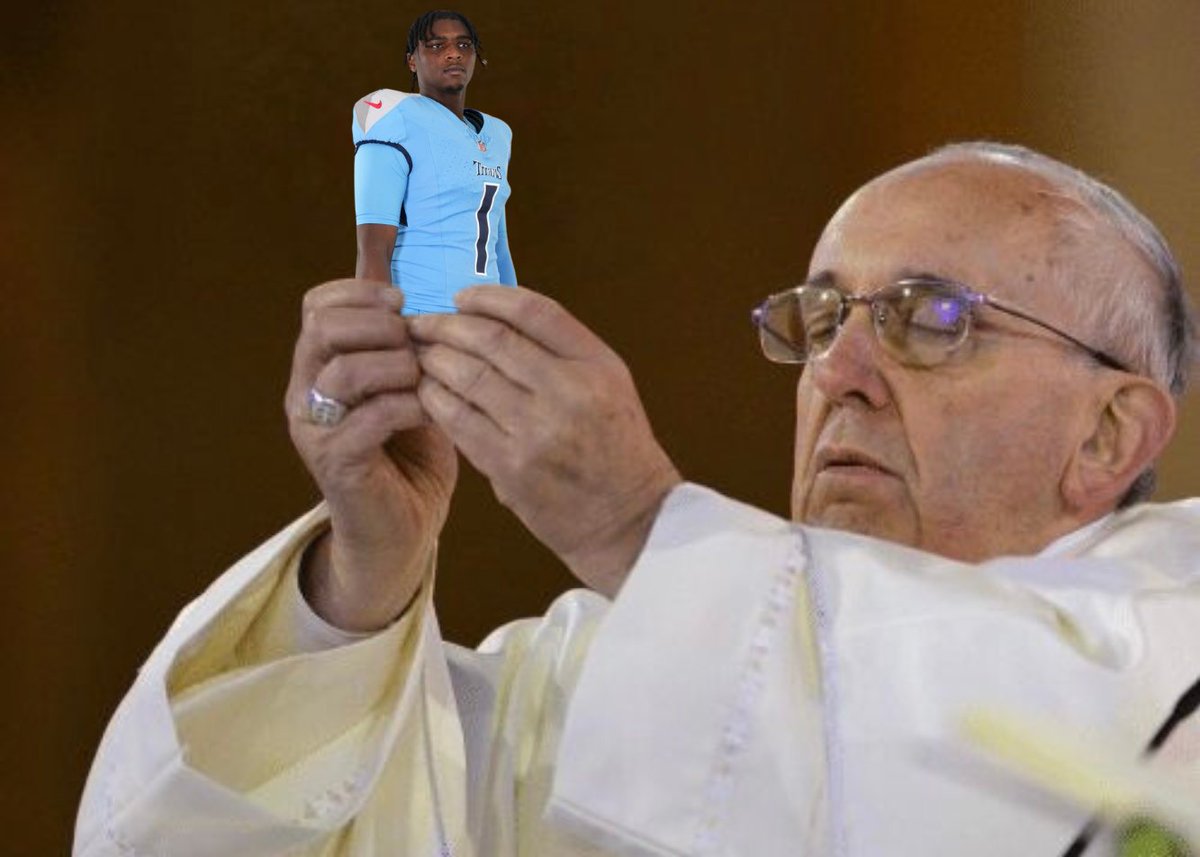 GloryDaySports's tweet photo. Lord, please let this man stunt on these hoes. #Titans https://t.co/kilfuBgSF3