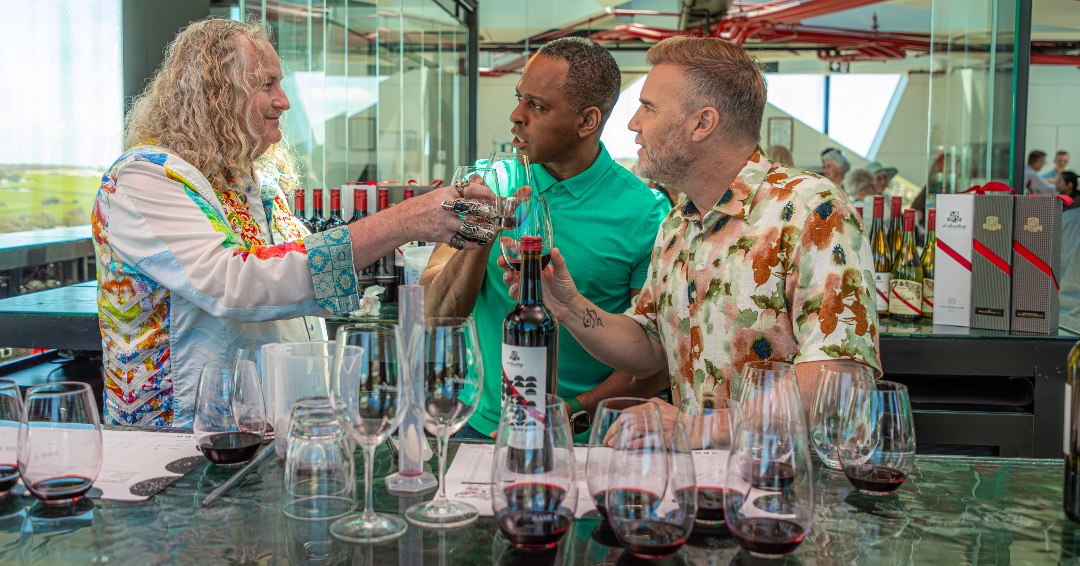 GaryBarlowWines's tweet photo. Episode 3 of Gary Barlow’s Wine Tour: Australia is as much about the laughs as it is about the wine – Gary &amp; @AndiPeters are on fine form.🍷 

Tune in today at 2pm on @ITV, or stream anytime on @ITVX. https://t.co/ccV7VrU2N4