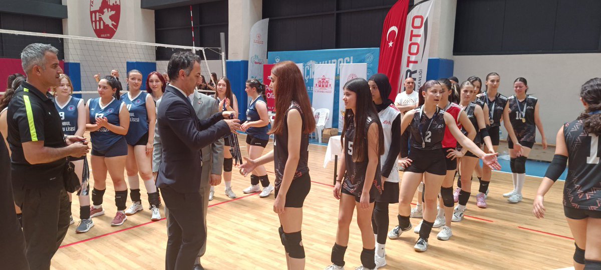 2024-2025 Petrol Ofisi İstanbul Okul Spor Kulüpleri Ligi Voleybol Genç Kızlar 2.si olduk. Emeği geçen Yavuz BARUT ve öğrencilerimize teşekkür ederiz.