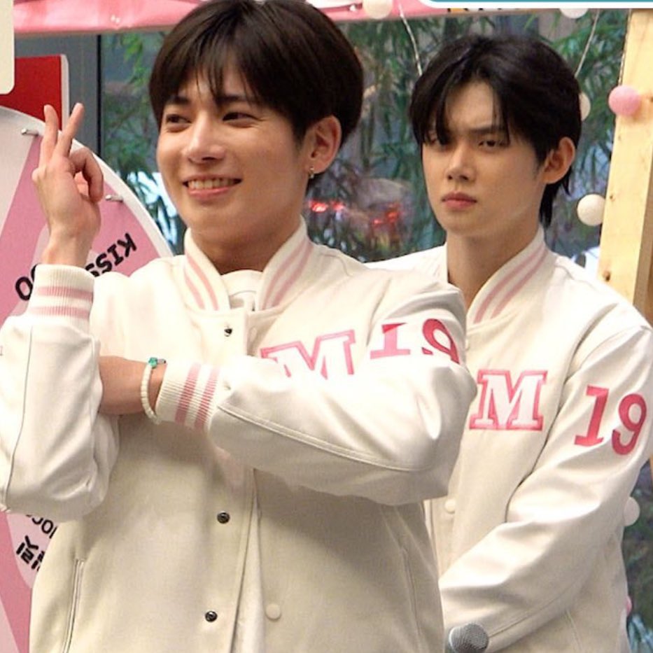 -`☆´- tweet media