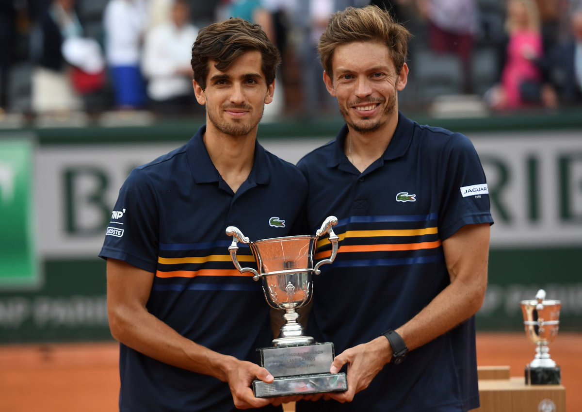 AvantageTennis_'s tweet photo. 🎟️ Les wild-cards pour le tableau hommes en double : 

🇫🇷 Mahut/Herbert 
🇫🇷 Kouamé/Gea
🇫🇷 Gaston/Moutet
🇫🇷 Cazaux/Mayot
🇫🇷 Blancaneaux/Royer
🇫🇷 Barrere/Mannarino
🇫🇷 Blanchet/Jacquet https://t.co/IvIAntNhYC
