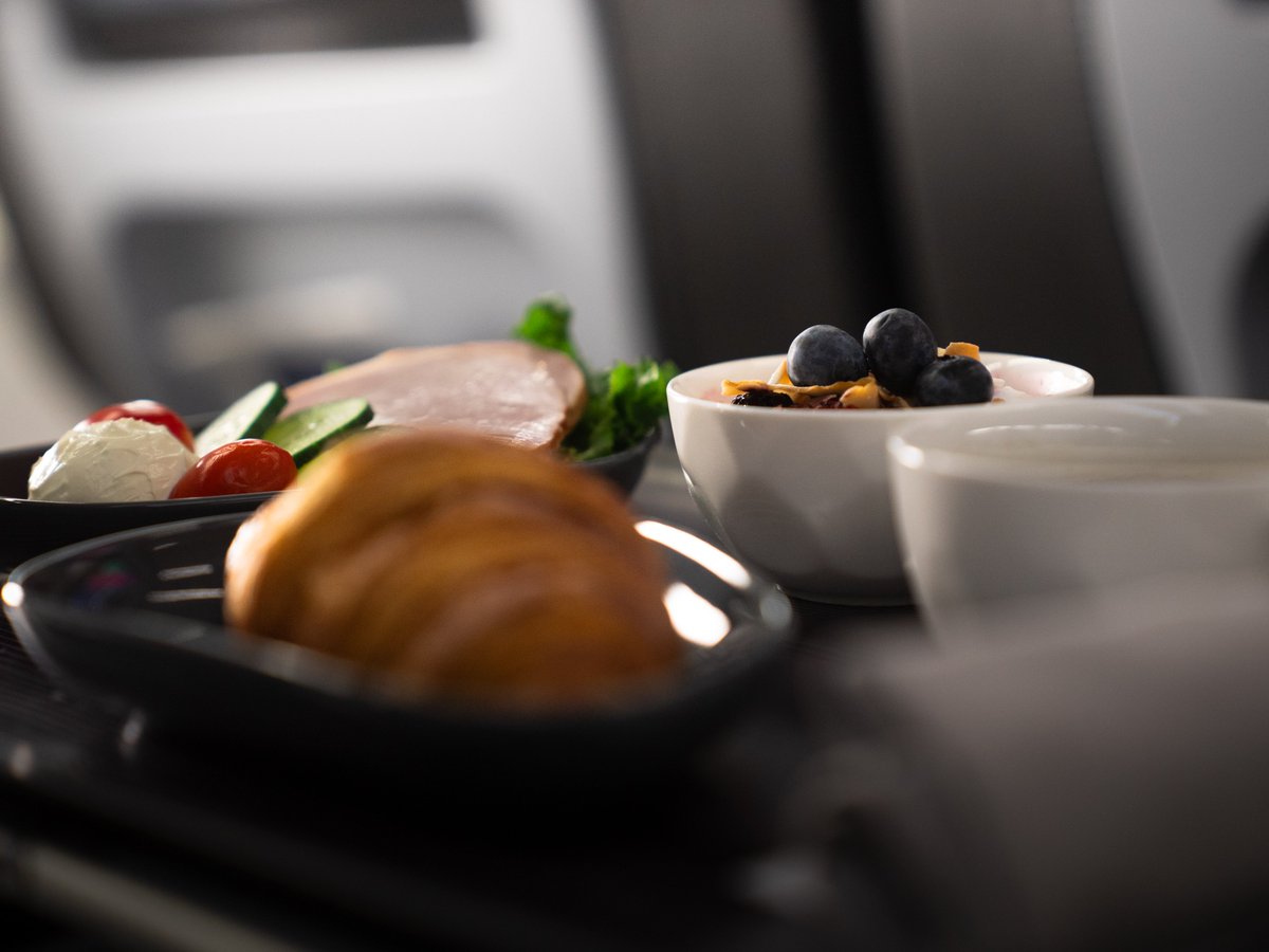 KaelisWorld's tweet photo. @Icelandair presents a new tableware collection inspired by Iceland's stunning landscapes. 🌄 Crafted by Kaelis, the design draws from glaciers, volcanic textures, and mossy fields to create an immersive onboard experience. ✨ https://t.co/qiEDvdcIz7