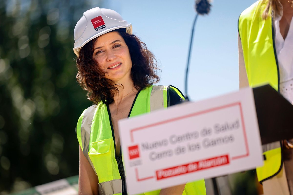 Pozuelo de Alarcón tendrá un cuarto centro de salud en 18 meses.

Esta legislatura estamos construyendo 25 por toda la región.

Nuestra Atención Primaria atiende 51 millones de consultas cada año, es la de mayor cobertura de España.
