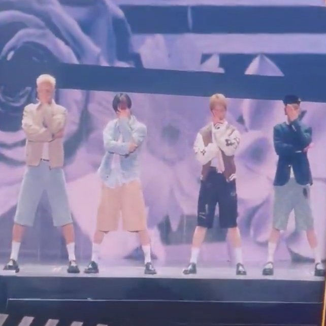 THEIR OUTFITS ARE SO CUTE 😭