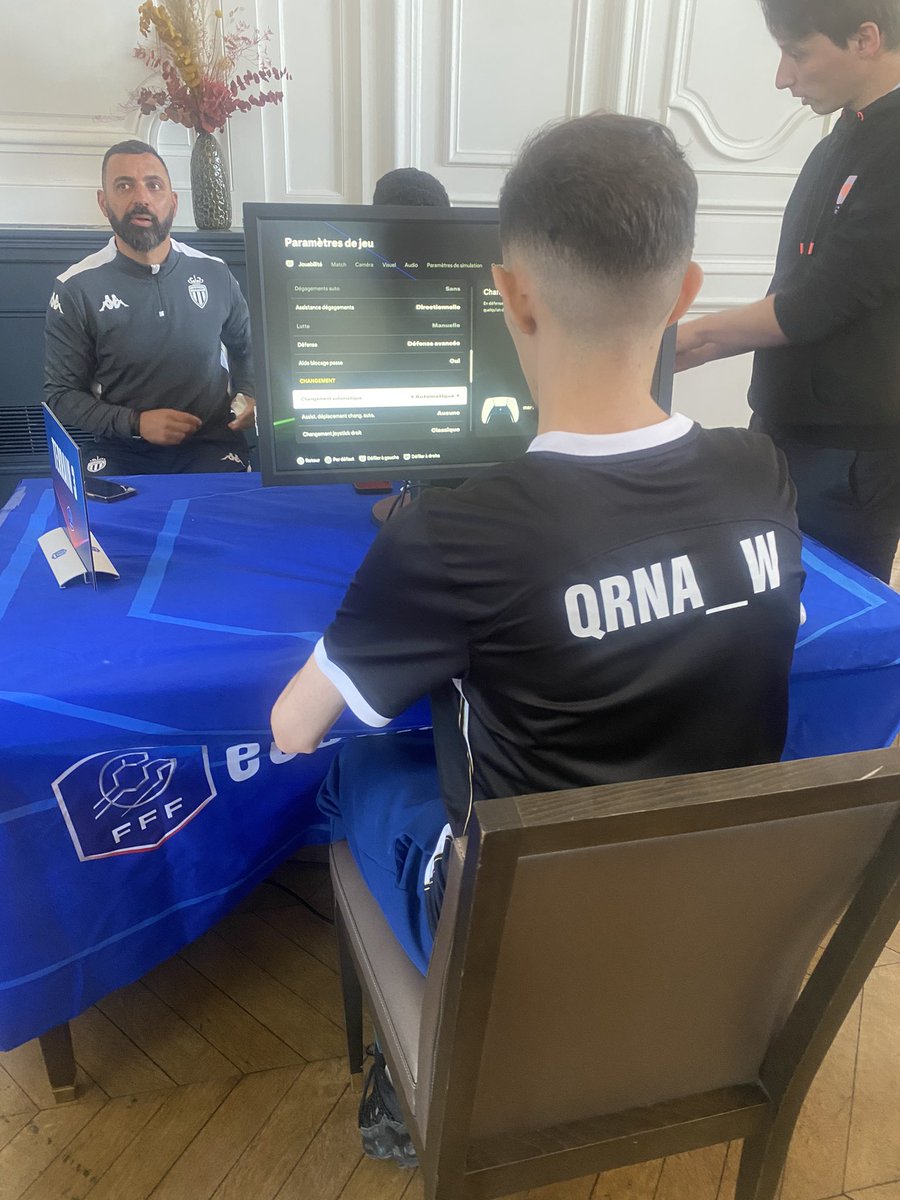 Bien arrivé à Clairefontaine pour la eCoupe de France 🇫🇷 
On va tout donner ⚪️⚫️
<a href="/QRNA_w/">Quarna🤞🇲🇦</a> <a href="/SCOesports_/">Angers SCO Esports</a>
