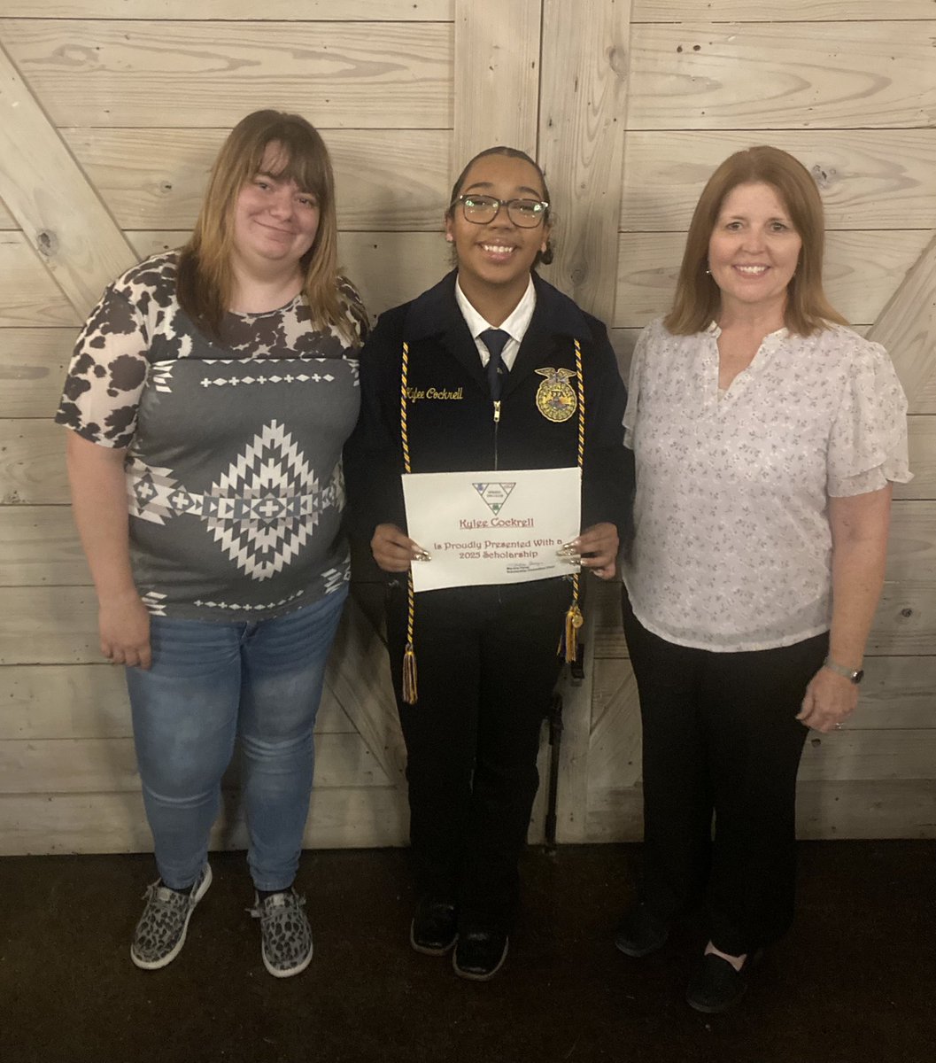 J’Vyonne Turner, Samira Valle, Elliot Throckmorton and Kylee Cockrell were recognized at the Wunsche FFA banquet for receiving a Spring Tri-Club Scholarship.  J’Vyonne and Samira also received a Steve Gerdes Memorial Tri-Club Scholarship.  Congratulations!
