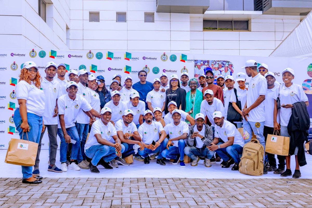 nnpclimited's tweet photo. [PHOTO NEWS]

The NNPC Foundation has empowered 531 NYSC members with business starter packs at a ceremony held yesterday in Abuja, Nigeria.

NNPC Ltd.'s Group CEO, Bayo Ojulari, represented by the Group COO, Roland Ewubare, emphasised the company's commitment to fueling aspirations and progress to drive economic growth in the country. 

#NNPCCares 
#EnergyforToday 
#EnergyforTomorrow