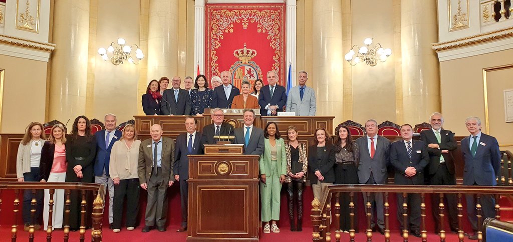 Unión Profesional (@uprofesional) on Twitter photo <a href="/TConstitucionE/">Tribunal Constitucional de España</a> <a href="/Senadoesp/">Senado de España</a> <a href="/ConsejoEstadoEs/">Consejo de Estado</a> <a href="/Abogacia_es/">Abogacía Española</a> @CGCOM_Esp <a href="/Farmaceuticos_/">Consejo General Colegios Farmacéuticos</a> <a href="/JordiLudevid/">Jordi Ludevid</a> <a href="/_OrtegaVictoria/">Victoria Ortega</a> <a href="/CGCEES/">Consejo Gral de Colegios de Educadoras/es Sociales</a> Foto de familia al completo #45aniversarioUP <a href="/TConstitucionE/">Tribunal Constitucional de España</a> <a href="/Senadoesp/">Senado de España</a> <a href="/ConsejoEstadoEs/">Consejo de Estado</a> <a href="/Abogacia_es/">Abogacía Española</a> @CGCOM_Esp <a href="/Farmaceuticos_/">Consejo General Colegios Farmacéuticos</a> <a href="/JordiLudevid/">Jordi Ludevid</a> <a href="/_OrtegaVictoria/">Victoria Ortega</a> <a href="/CGCEES/">Consejo Gral de Colegios de Educadoras/es Sociales</a> Foto de familia al completo #45aniversarioUP