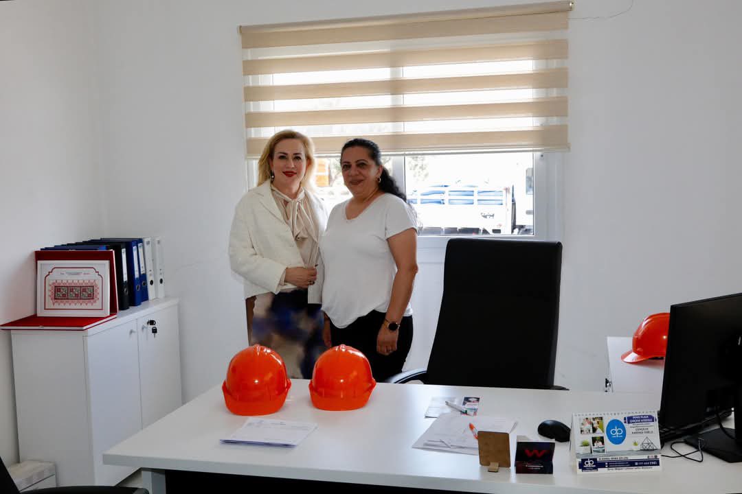 SibelTatar_'s tweet photo. Akdoğdu Yem Fabrikası: Kuzey Kıbrıs’ın en büyük yem fabrikalarından biri olarak, süt yemi, besi yemi, tavuk, civciv, kanatlı ve at yemleri üretiyor. Eşi ve eşinin ailesi ile çalışan Dilek Karakartal Akdoğdu girişimci, çalışkan, üreten gücünü emeğinden alan bir kadın. Tebrikler! https://t.co/pkgmjfX0pm