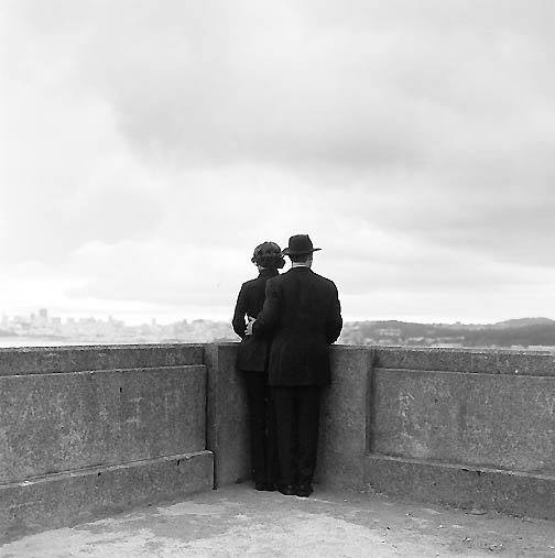 literlandweb1's tweet photo. "Hay tres líneas en la biografía de todo ser humano, y nunca son una horizontal y dos perpendiculares. Son tres líneas sinuosas, perdidas al infinito, constantemente próximas y divergentes: lo que un hombre ha creído ser, lo que ha querido ser y lo que fue".
Marguerite Yourcenar https://t.co/VZjC8UKDqS