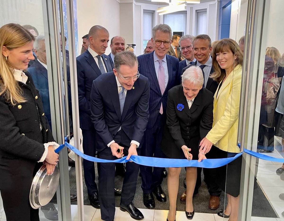 NBakatselos's tweet photo. Strategic presence, lasting impact.
Our new office in Washington, D.C. is now officially open!
A new chapter begins in our 90+ year journey to strengthen 🇬🇷🇺🇸 cooperation in business, innovation, and diplomacy.
#AmChamGRinDC #GreekAmericanRelations #EconomicDiplomacy https://t.co/AZ7Zm5YHVM