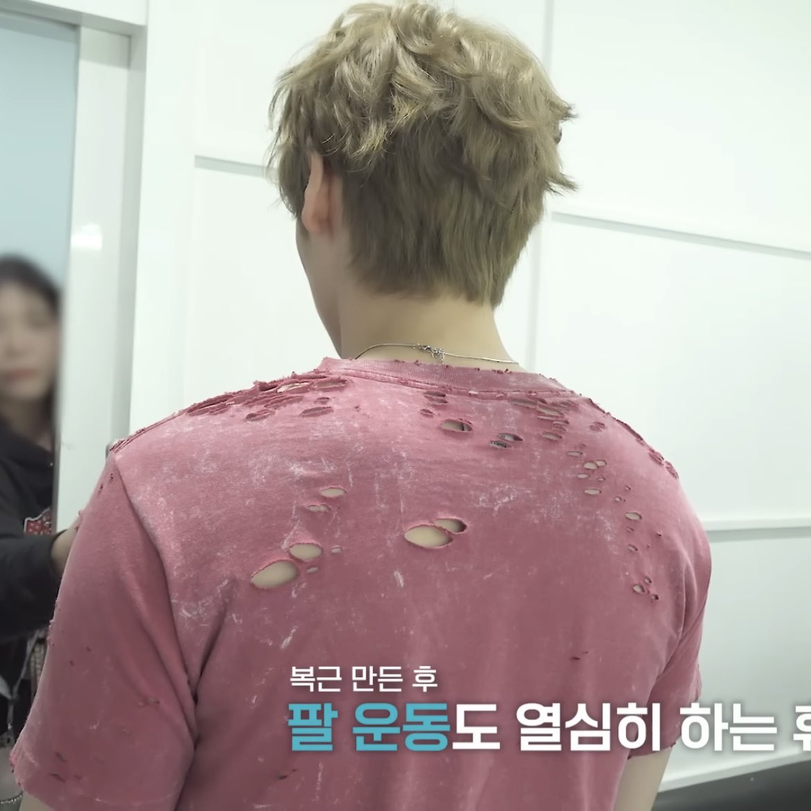 hueneymoon's tweet photo. i like your shoulders 😵‍💫 https://t.co/3UyJb1QUNf