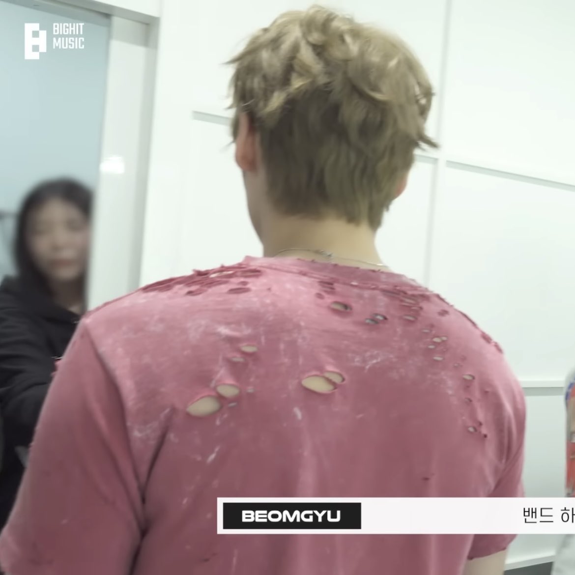 hueneymoon's tweet photo. i like your shoulders 😵‍💫 https://t.co/3UyJb1QUNf