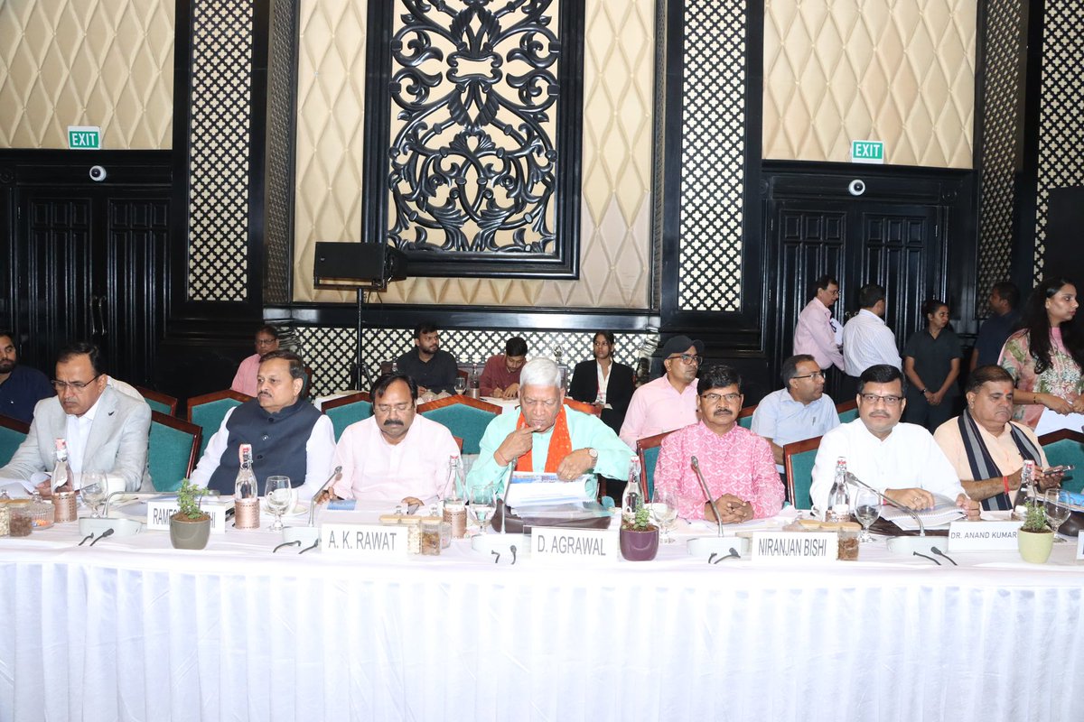 Now, About 56 Lakh domestic LPG cylinders are delivered every day and about 6 cr. consumers visit retail outlets every day across the country and to strengthen availability of fuel in rural areas, of the total LPG distributors added during the last decade, around 86% are rural