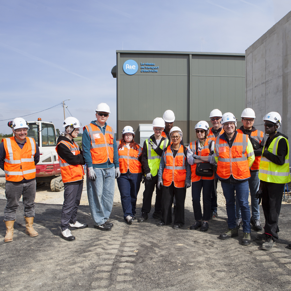 FR🤝IR Jeunes ambassadeurs de la transition énergétique !

Dans le cadre d’un programme Erasmus+, 14 élèves du @Lycée César Baggio à #Lille  ont eu l’opportunité exceptionnelle de découvrir les coulisses du projet Celtic Interconnector, première interconnexion électrique entre la