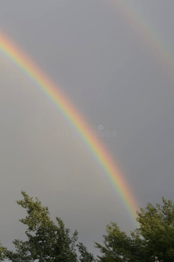 Hoy viernes y de muy temprano, un arcoiris🌈 sobre Chiguayante, Tierra Bella. #TuRevistaTierraBella