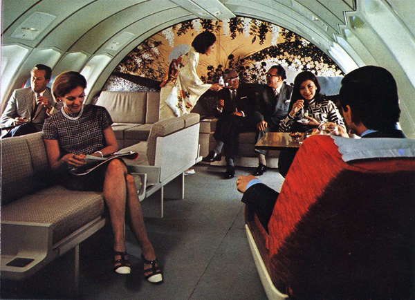 昔のJALのファーストクラス(ボーイング747)。内装も食事も凄すぎる