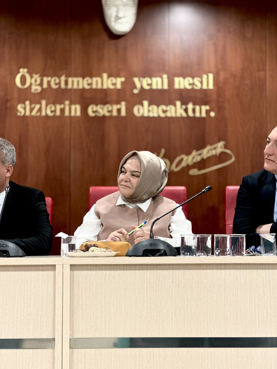 ProfDrAGurcan's tweet photo. Kültürel çeşitliliği bir zenginlik olarak gören, toplumsal anlayışı güçlendirmeyi hedefleyen her adım; daha kapsayıcı, daha huzurlu bir geleceğin teminatıdır.

Bugün Anadolu Üniversitesi’nde “Uyum Köprüleri” projesi kapsamında gençlerle bir araya gelmekten, farklılıklarımızla nasıl bir güç inşa edebileceğimizi konuşmaktan büyük bir memnuniyet duydum.

Bu anlamlı organizasyonda emeği geçen başta Rektörümüz Prof. Dr. Yusuf Adıgüzel’e, Medeniyet Üniversitesi’ne, Aysit Vakfı ve Süreyya Derneği’ne, Proje sahibi Gülenay Pınarbaşı’na ve özellikle genç katılımcılara teşekkür ederim.
📍Anadolu Üniversitesi
