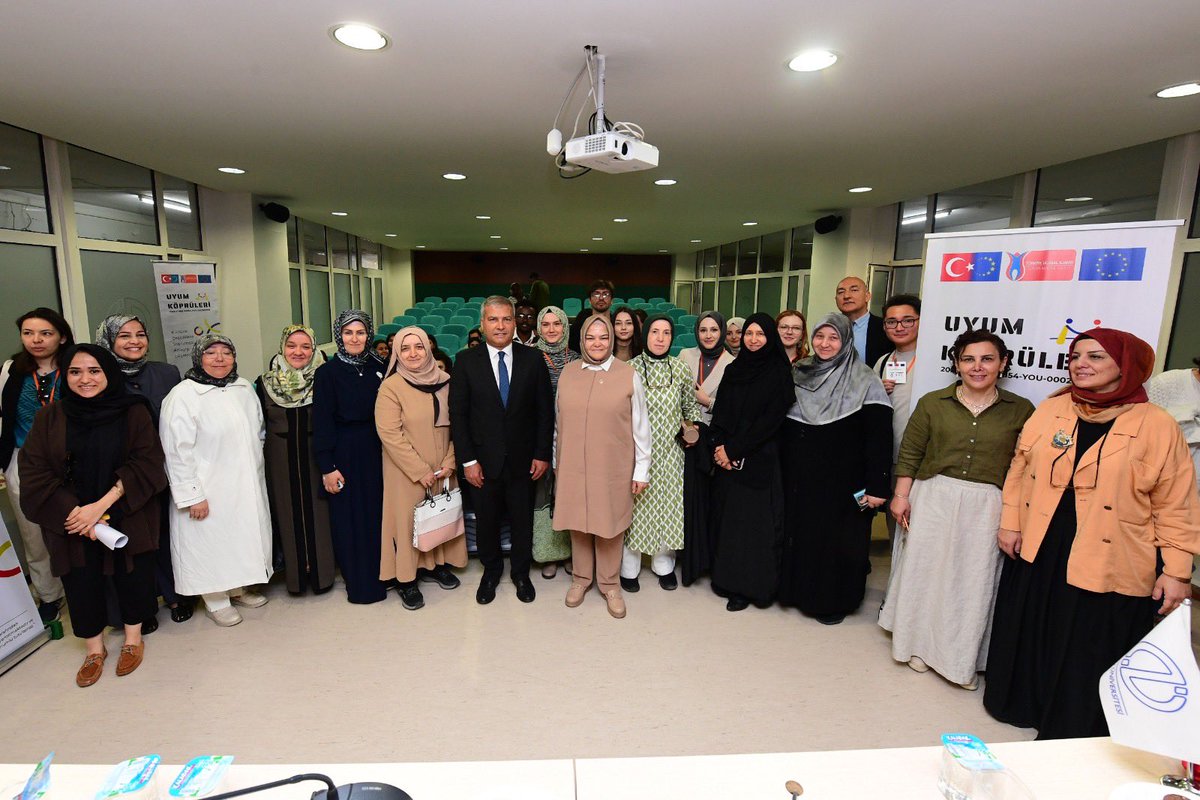 ProfDrAGurcan's tweet photo. Kültürel çeşitliliği bir zenginlik olarak gören, toplumsal anlayışı güçlendirmeyi hedefleyen her adım; daha kapsayıcı, daha huzurlu bir geleceğin teminatıdır.

Bugün Anadolu Üniversitesi’nde “Uyum Köprüleri” projesi kapsamında gençlerle bir araya gelmekten, farklılıklarımızla nasıl bir güç inşa edebileceğimizi konuşmaktan büyük bir memnuniyet duydum.

Bu anlamlı organizasyonda emeği geçen başta Rektörümüz Prof. Dr. Yusuf Adıgüzel’e, Medeniyet Üniversitesi’ne, Aysit Vakfı ve Süreyya Derneği’ne, Proje sahibi Gülenay Pınarbaşı’na ve özellikle genç katılımcılara teşekkür ederim.
📍Anadolu Üniversitesi